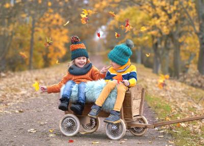 Activités automne enfants: idées créatives pour s’amuser dehors et à la maison